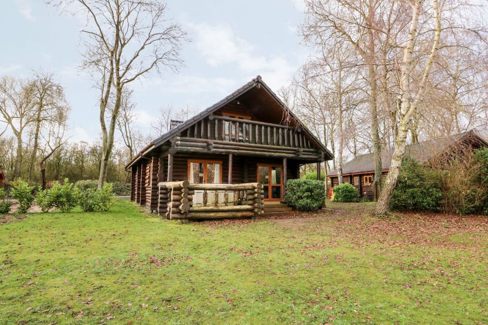 Tattershall Lakes cabins with hot tubs