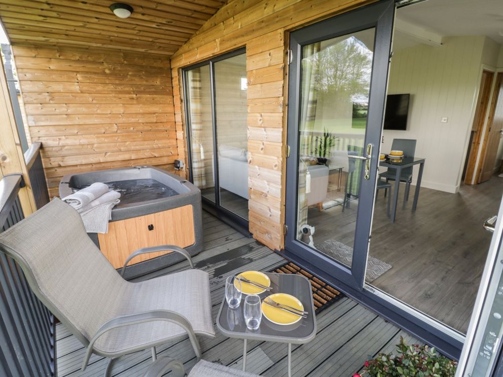 Branscombe Nurseries in Bretforton, Evesham - lodges for rent with hot tub for romantic breaks away