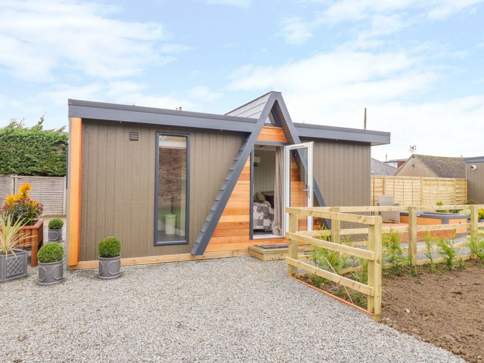 Branscombe Nurseries in Bretforton, Evesham - lodges for rent with hot tub for romantic breaks away