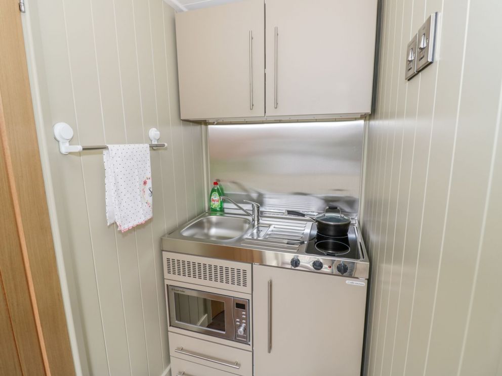 Branscombe Nurseries in Bretforton, Evesham - lodges for rent with hot tub for romantic breaks away