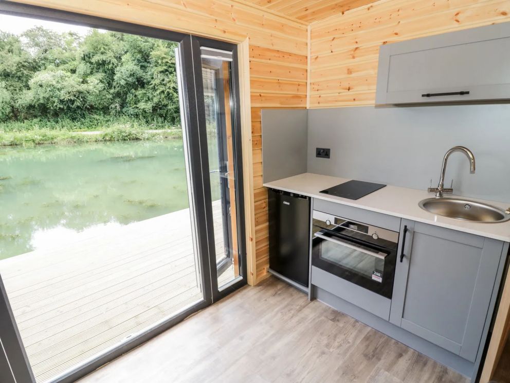 Bridge Lake Farm & Fishery in Chacombe - lakeside lodges for rent with hot tub