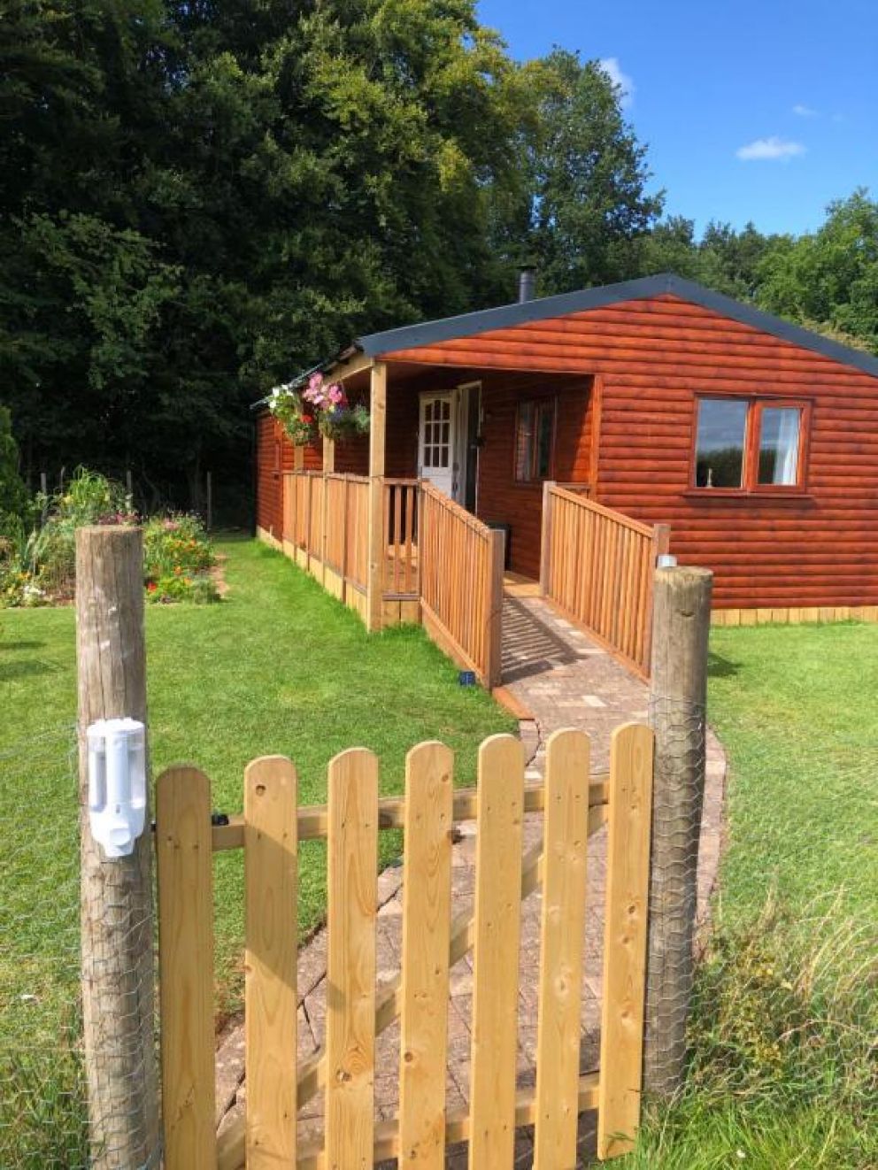 Cherry Tree Glamping, Stroud - for rent with hot tub
