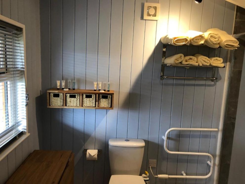 Cherry Tree Glamping, Stroud - for rent with hot tub