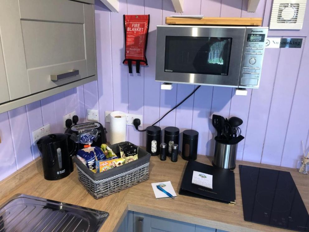 Cherry Tree Glamping, Stroud - for rent with hot tub