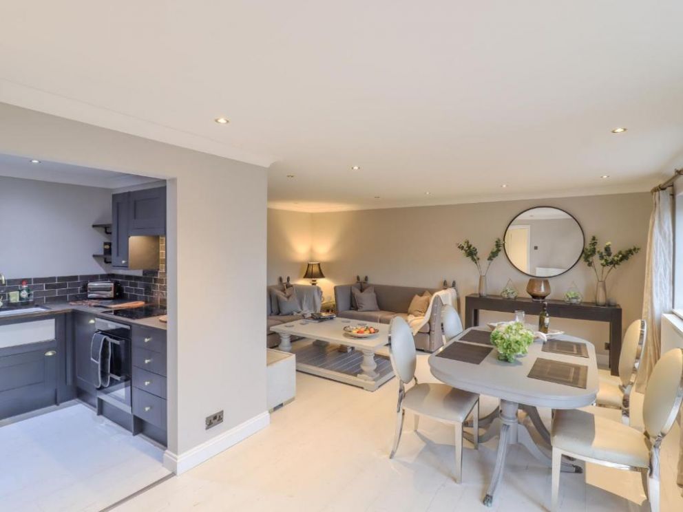 Closefield - adult only lodge for romantic getaways, rural location in Oxfordshire