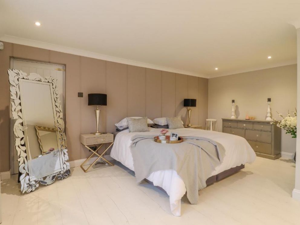 Closefield - adult only lodge for romantic getaways, rural location in Oxfordshire