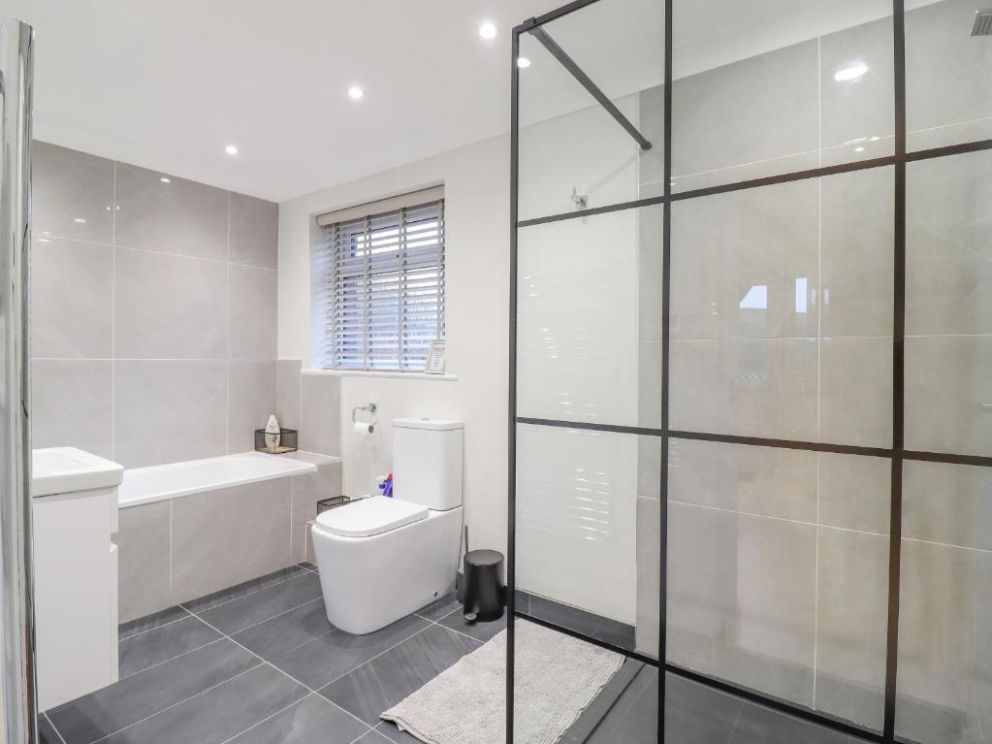 Closefield - adult only lodge for romantic getaways, rural location in Oxfordshire