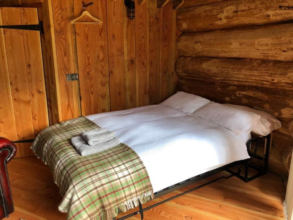 Coed y Marchog Woodland Retreat, Glasbury on Wye - for rent with woodburners