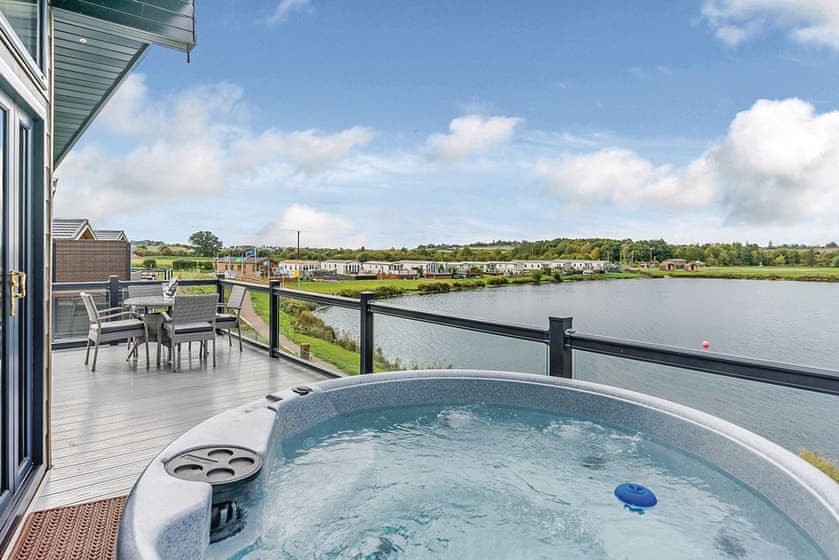 Croft Farm Water Park Tewkesbury, Gloucestershire Self Catering