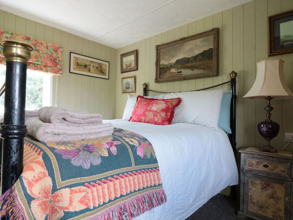 Crows Cabin Gloucestershire