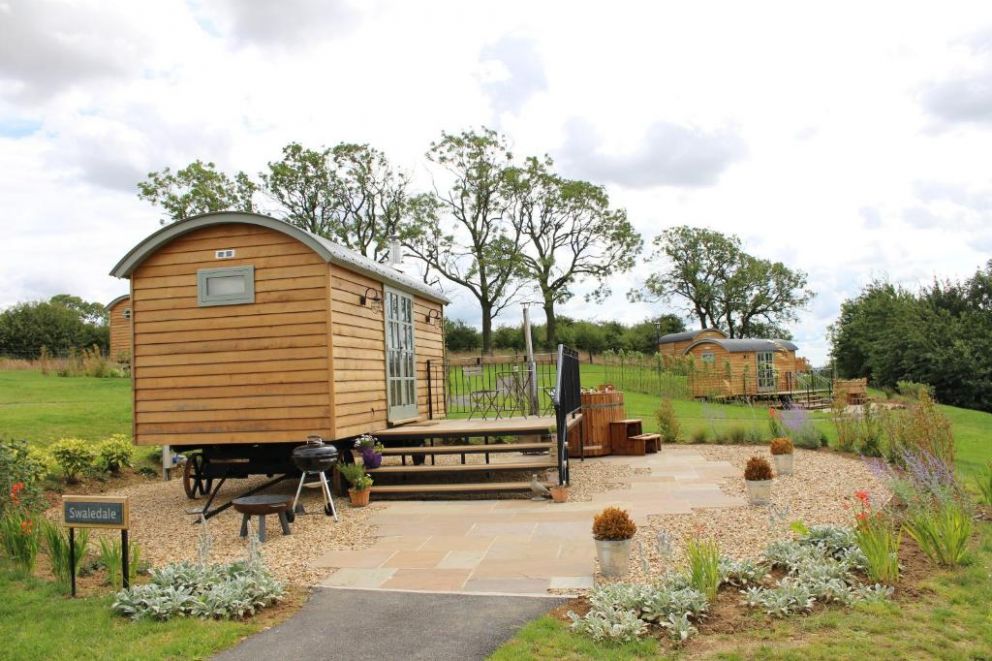 Fair Farm Hideaway glamping huts with hot tubs in the Midlands