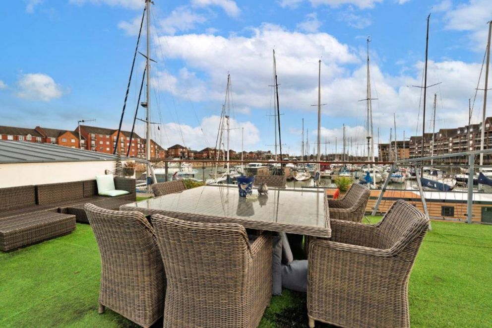 Finest Retreats, The Houseboat Liverpool Marina