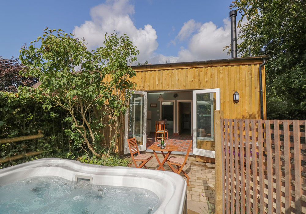 Hen House View Rugeley, Staffordshire Self Catering Holiday Lodges