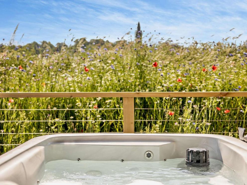 Home Farm Red Romantic Retreat Worcestershire