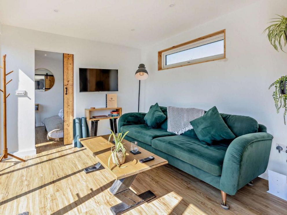 Home Farm Red Romantic Retreat Worcestershire