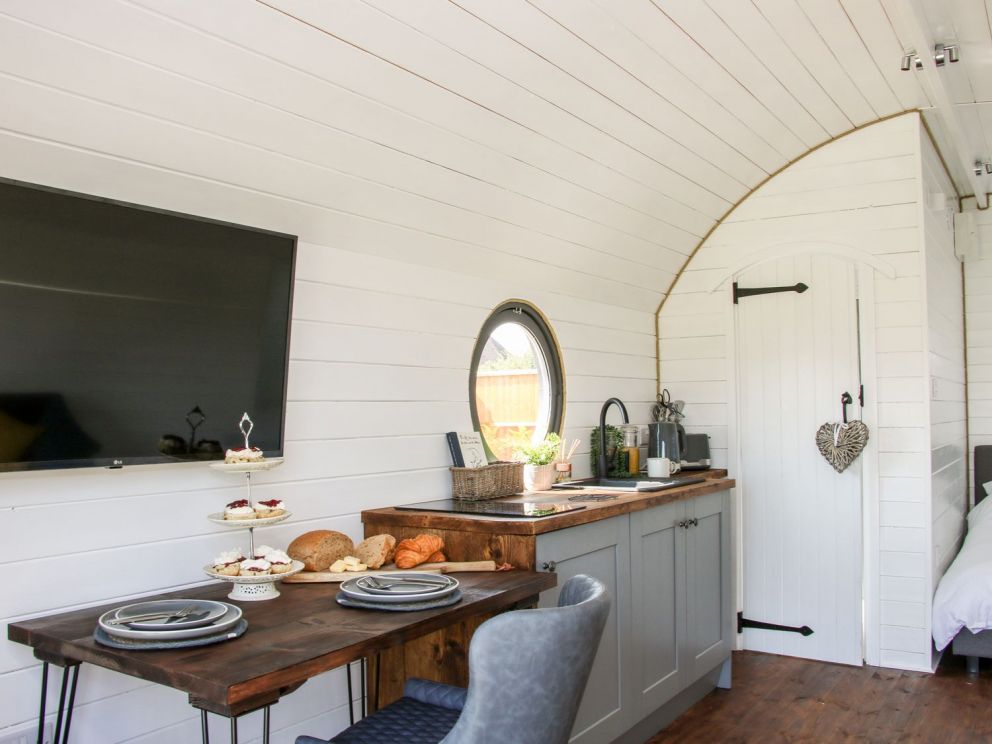 Honeydene Luxury Pods in Diddlebury, Shropshire - to rent with hot tub
