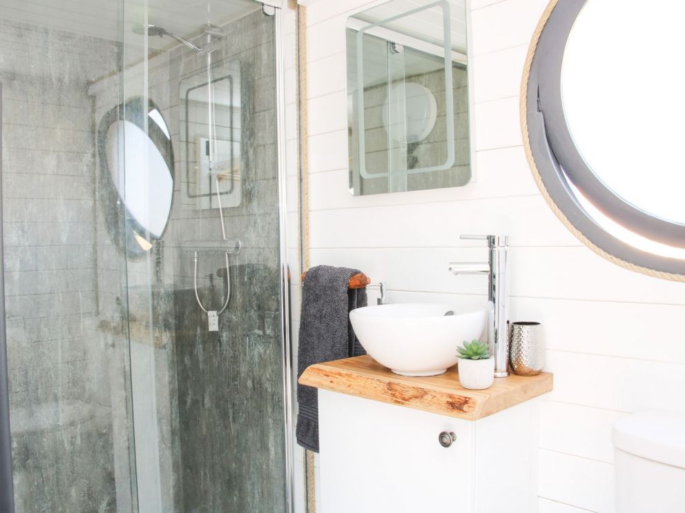 Honeydene Luxury Pods in Diddlebury, Shropshire - to rent with hot tub