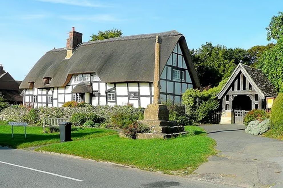 Inviting 3-Bedroom Lodge in Ashton Under Hill
