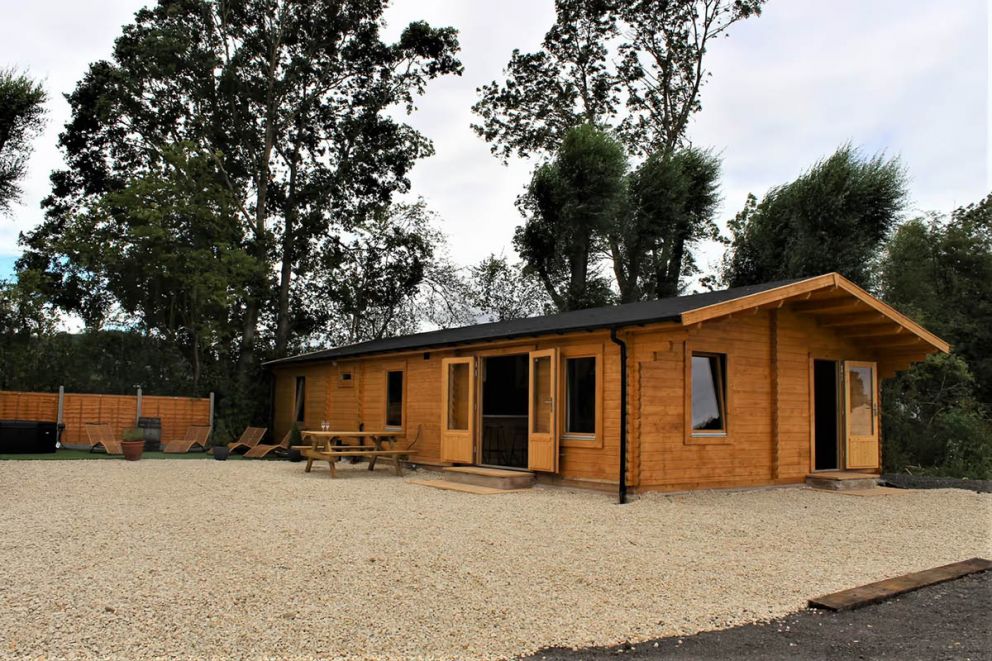 Inviting 3-Bedroom Lodge in Ashton Under Hill