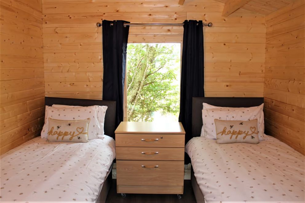 Inviting 3-Bedroom Lodge in Ashton Under Hill