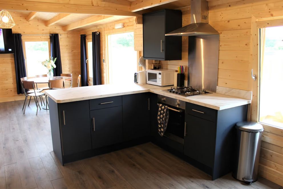 Inviting 3-Bedroom Lodge in Ashton Under Hill