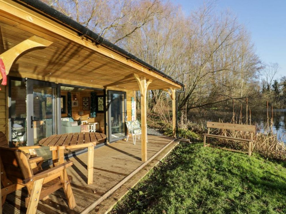 Kingfisher, Draycote, Near Dunchurch, Warwickshire - adult only lodge to rent with woodburning stove and lake views