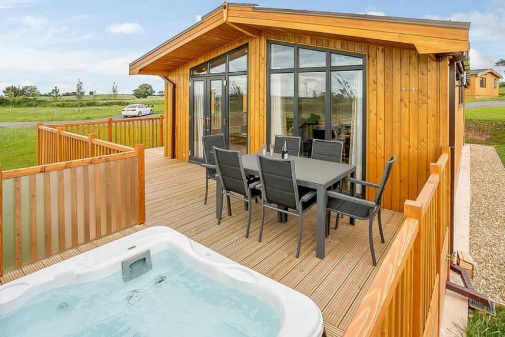 knights-lodges-burton-on-trent-derbyshire-self-catering-holiday-lodges