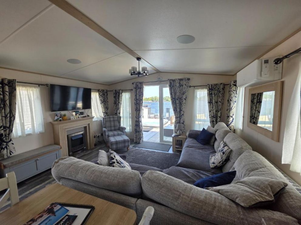 Lakeside Lodge - Jet Ski Lake, Tattershall Lakes Country park