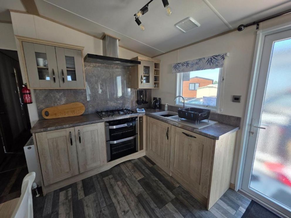 Lakeside Lodge - Jet Ski Lake, Tattershall Lakes Country park