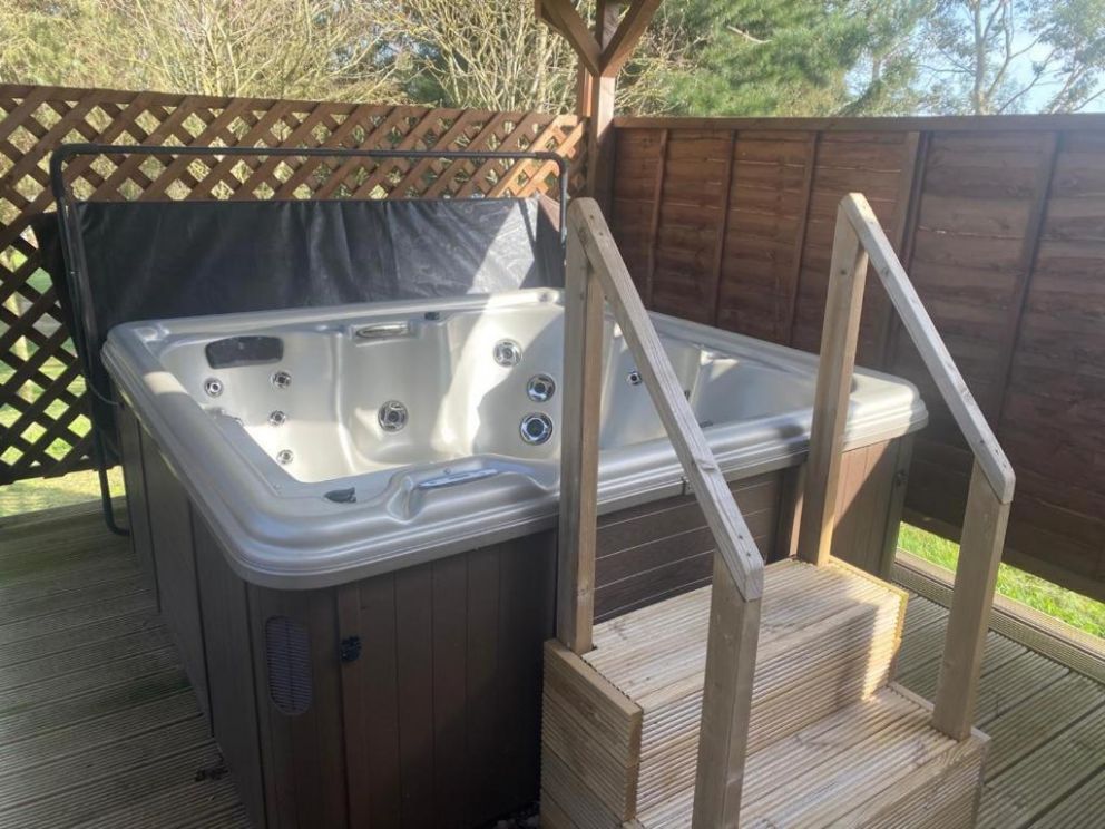 Makins Lodges in Nuneaton - for rent with hot tub