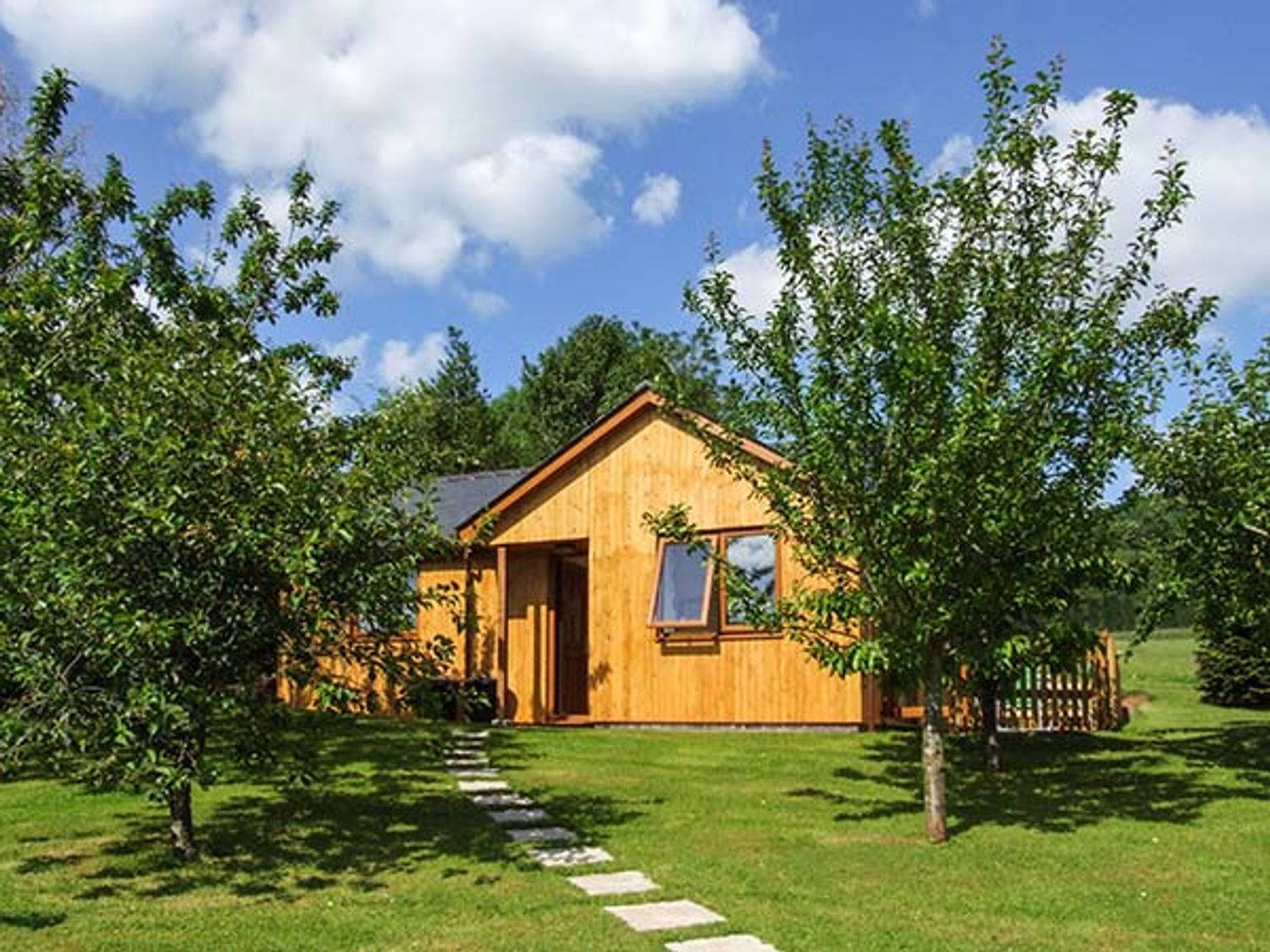 Orchard Cottage Ledbury, Herefordshire Self Catering Holiday Lodges