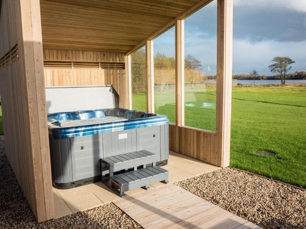 Platinum Lakeside Lodge at Mullans Bay - to rent with hot tub and lake view