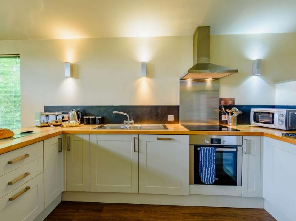 Ramblers Hideaway, Sherwood Forest, Nottinghamshire - pet friendly, holiday lodge, with hot tub, wood burning stove and BBQ