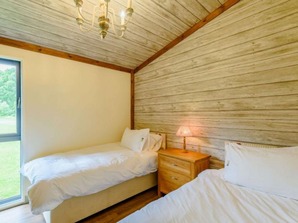 Ramblers Hideaway, Sherwood Forest, Nottinghamshire - pet friendly, holiday lodge, with hot tub, wood burning stove and BBQ