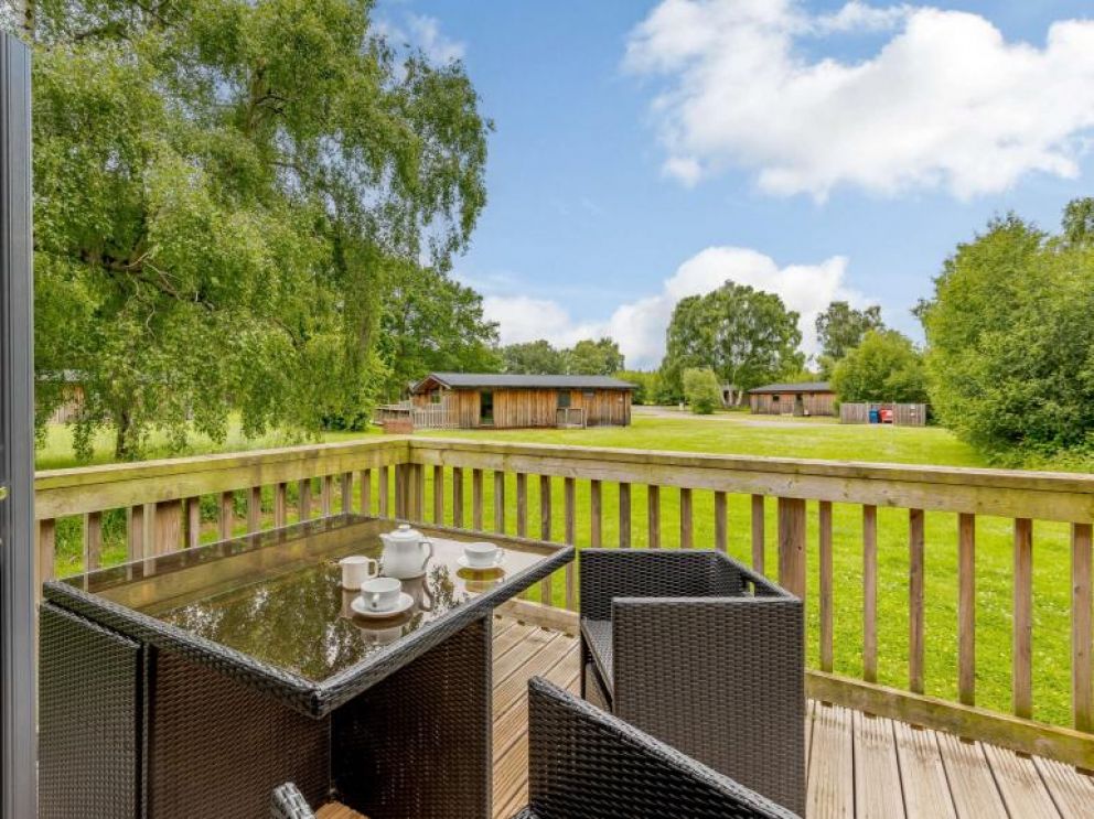 Ramblers Hideaway, Sherwood Forest, Nottinghamshire - pet friendly, holiday lodge, with hot tub, wood burning stove and BBQ