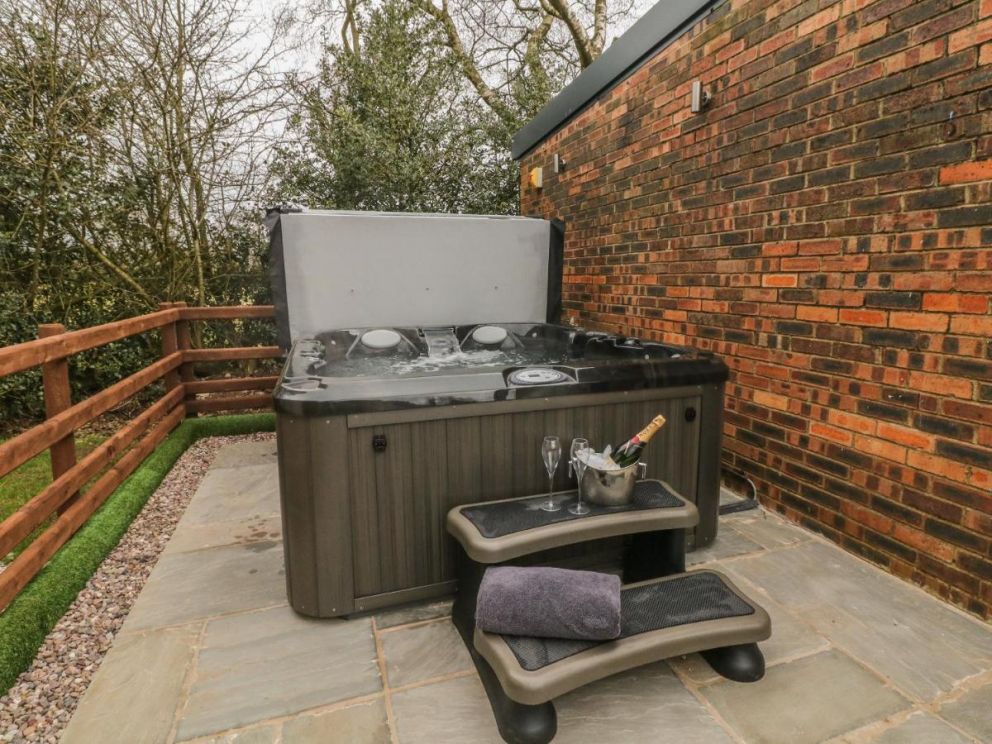 Saddlers wheelchair accessible lodge Staffordshire