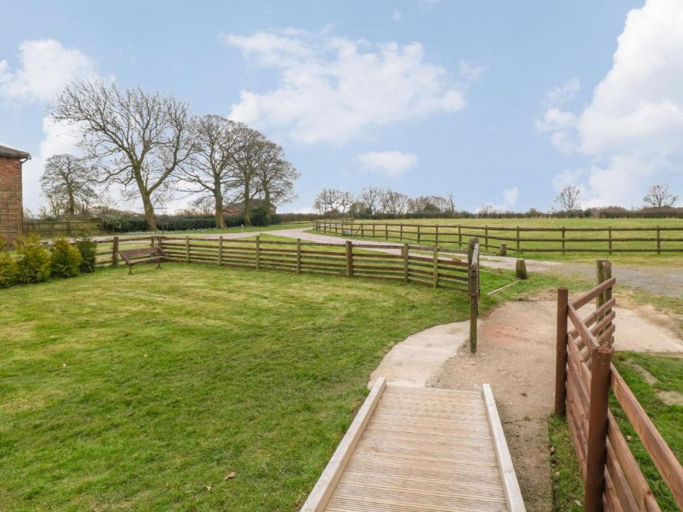 Saddlers wheelchair accessible lodge Staffordshire