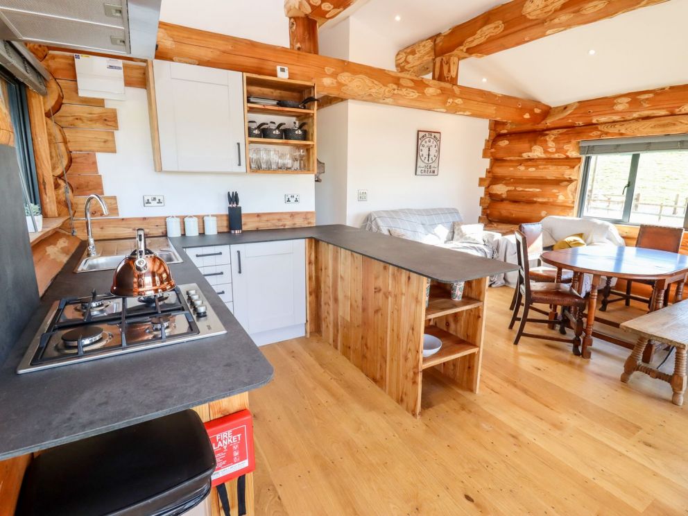 Salford Court Farm, Worcestershire - log cabins and glamping pods for rent with lake views and hot tub