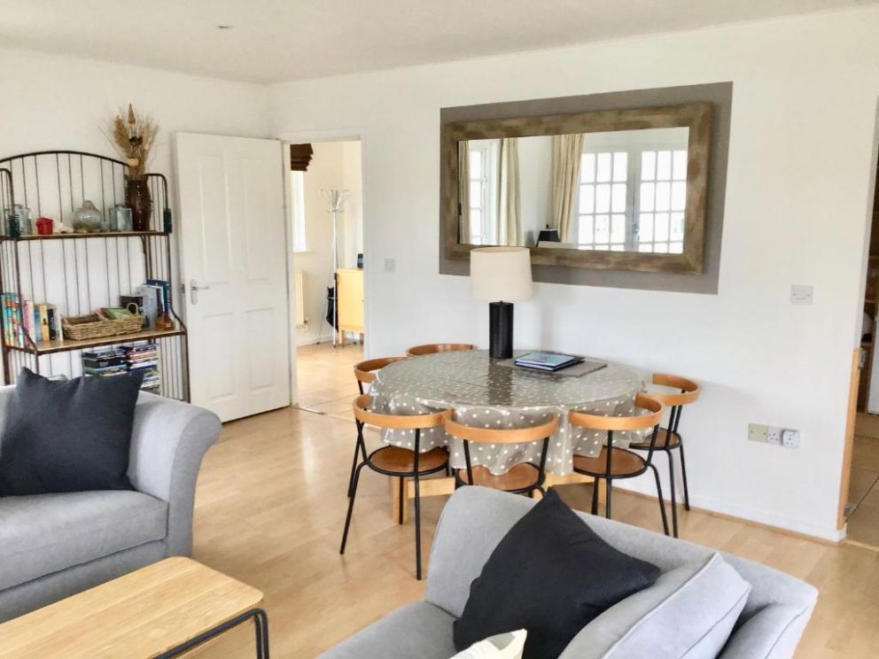 Solius Lodge, South Cerney - for rent with lake view