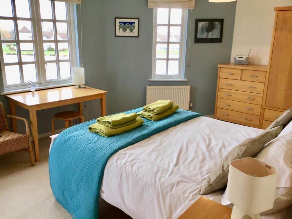 Solius Lodge, South Cerney - for rent with lake view