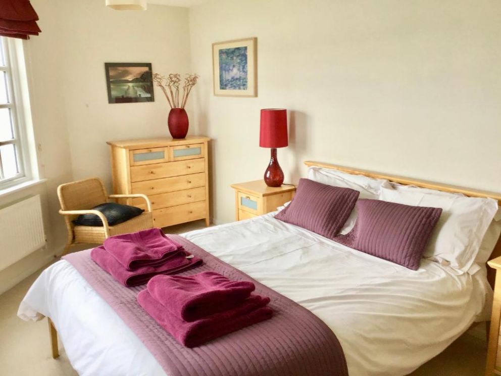 Solius Lodge, South Cerney - for rent with lake view