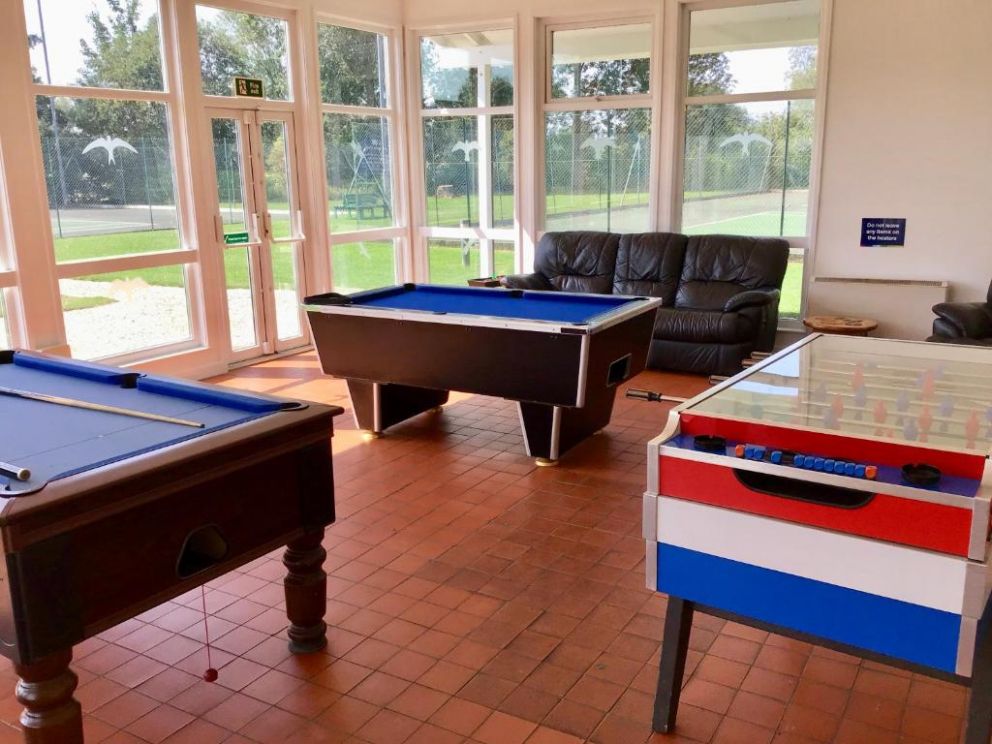 Solius Lodge, South Cerney - for rent with lake view