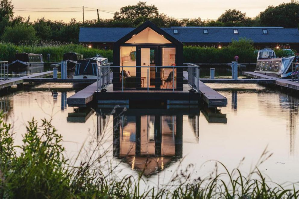 Tattenhall Marina Floating Pods
