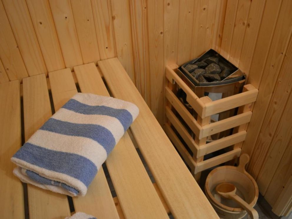 The Chiltern Lodges at Upper Farm Henton - for rent with hot tub and sauna