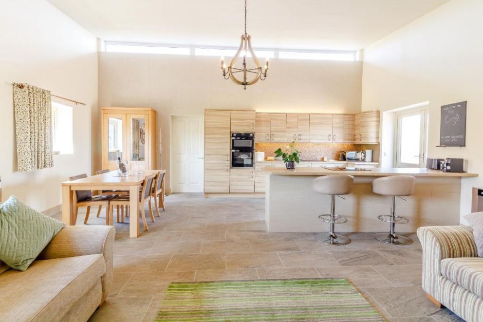 The Croft, Leigh Sinton, Worcestershire - pet friendly, holiday lodge with hot tub, wood burning stove and bike store