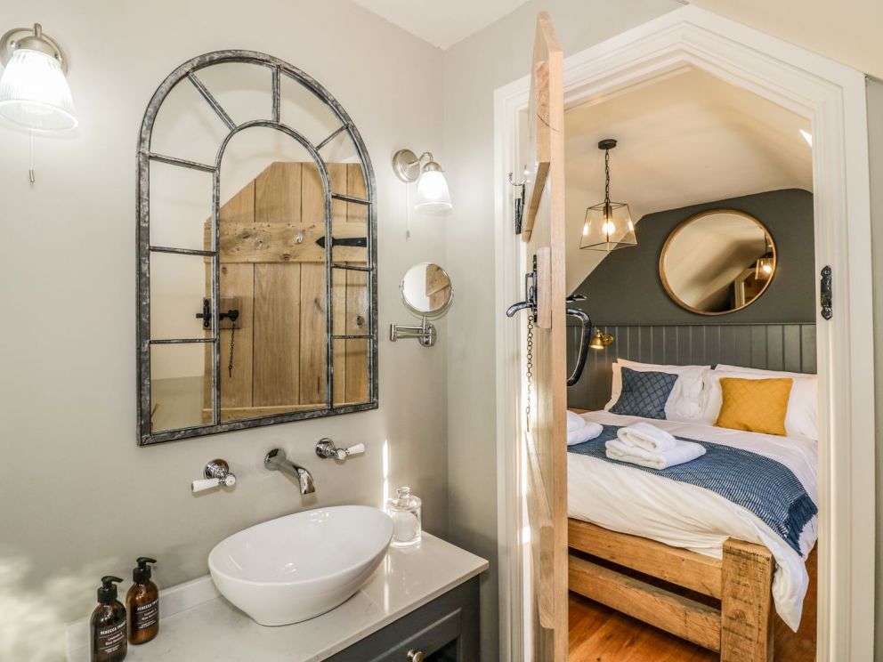 The Hyde, Warwickshire - for rent with wood burner and hot tub