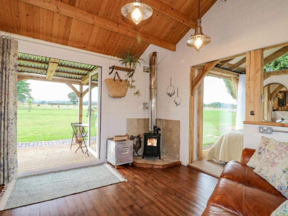 The Jenny Wrennery, cabin with woodburner in the peak district