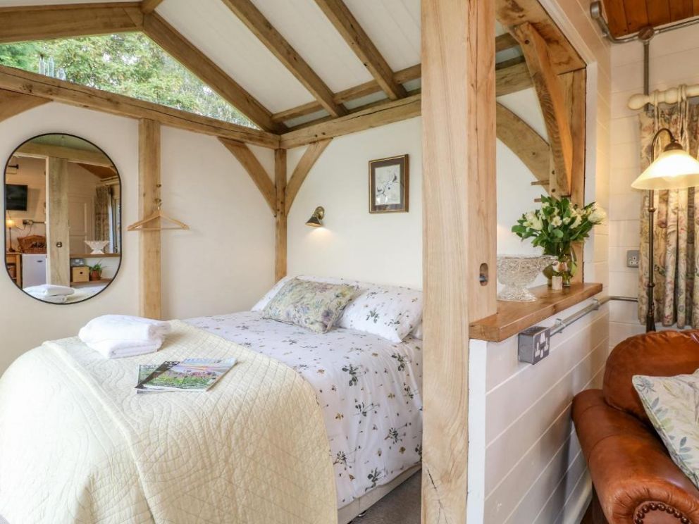 The Jenny Wrennery, cabin with woodburner in the peak district