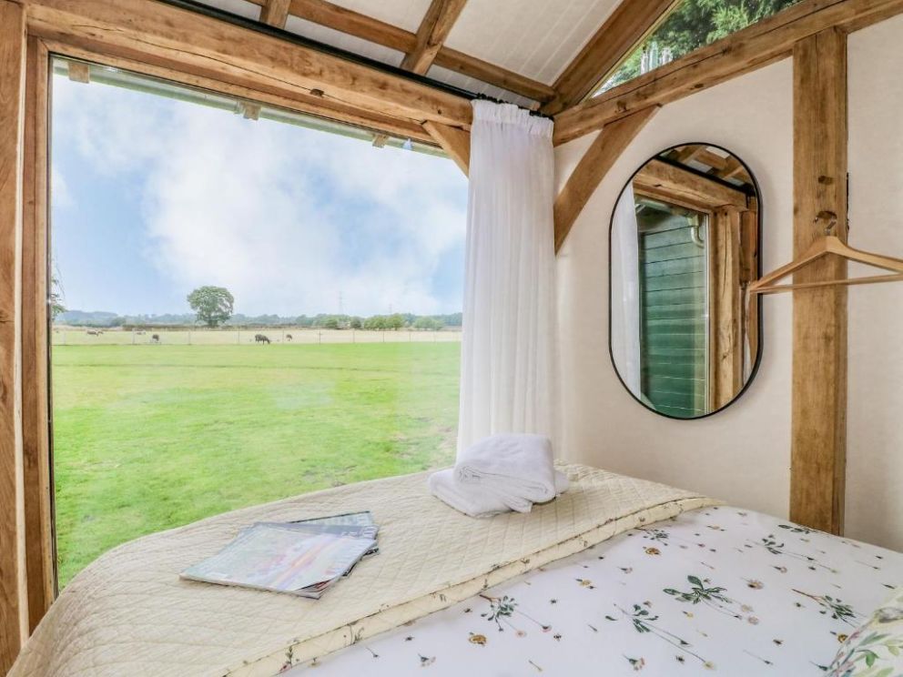 The Jenny Wrennery, cabin with woodburner in the peak district