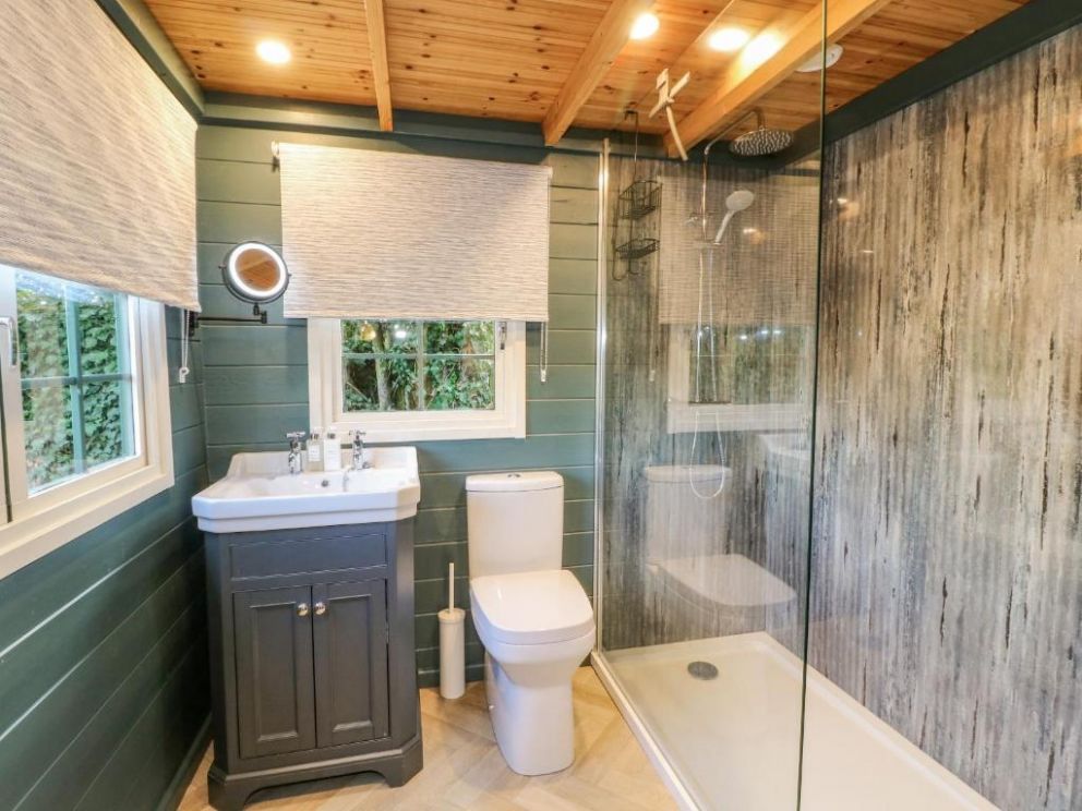 The Jenny Wrennery, cabin with woodburner in the peak district